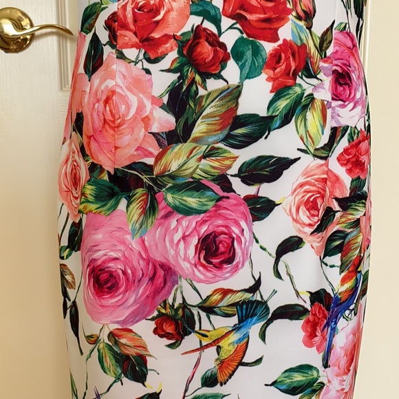 NY&Co Beautiful flowered scuba cocktail dress - Picture 4 of 6